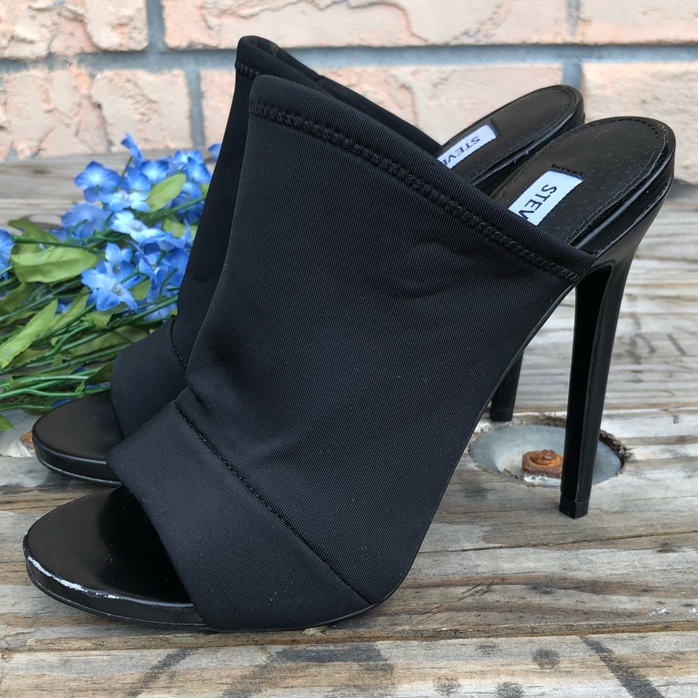 Steve Madden Maneatr stiletto in black